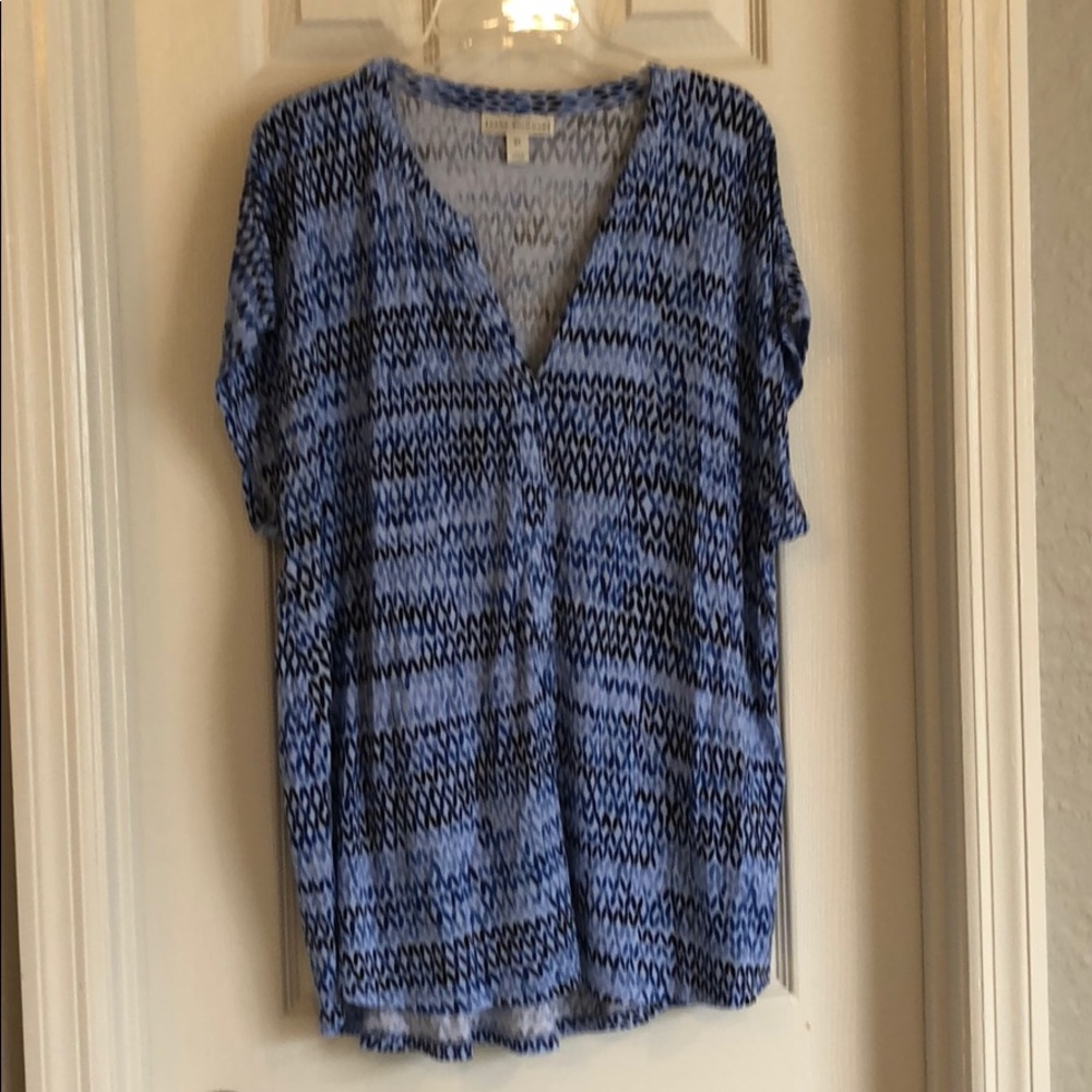 Ladies V-neck cotton top by Dana Buchman